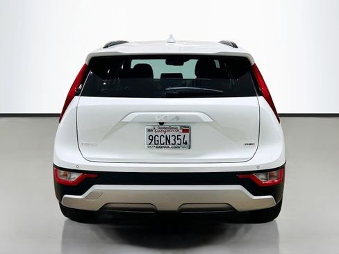 Certified 2023 Kia Niro EX image 6