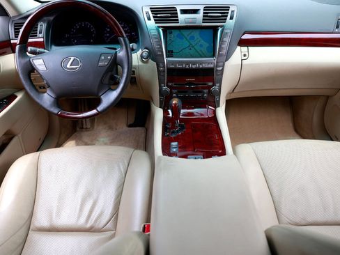 Used 2007 Lexus LS 460 image 2