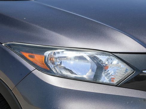 Used 2018 Honda HR-V EX image 8