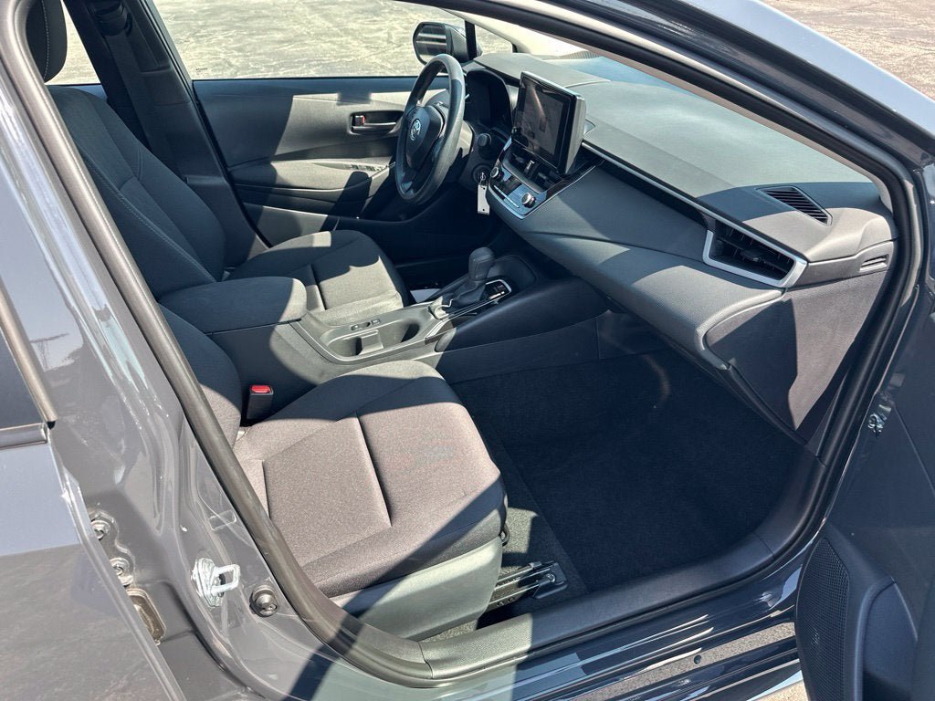 Used 2026 Toyota Corolla LE FWD image 11