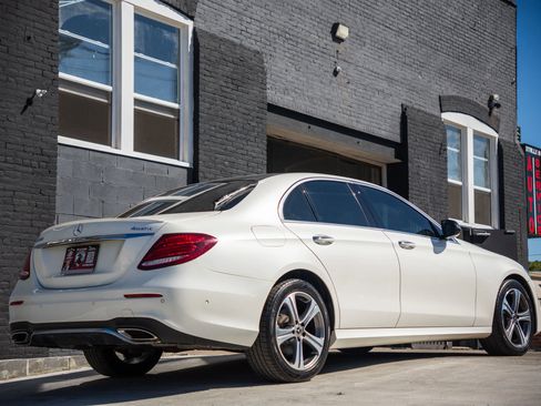 Used 2018 Mercedes-Benz E 300 4MATIC w/ Premium 2 Package image 4