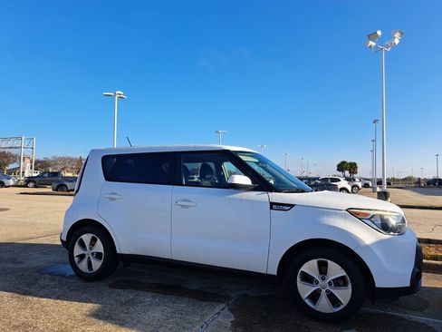 Used 2016 Kia Soul image 2