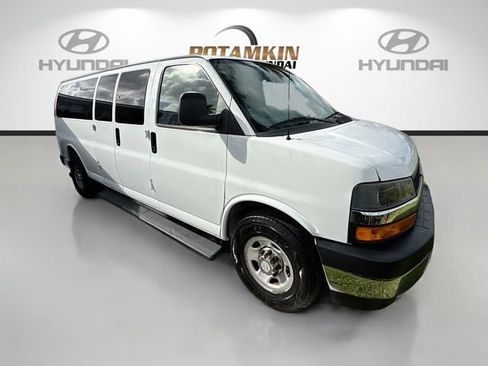 Used 2020 Chevrolet Express 3500 LT w/ LT Preferred Equipment Group image 3
