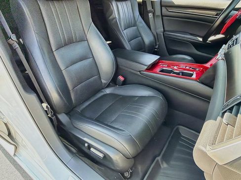 Used 2018 Honda Accord Touring image 31