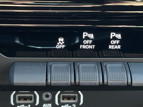 Certified 2025 RAM 1500 Laramie w/ Bed Utility Group image 33