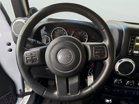 Used 2014 Jeep Wrangler Unlimited Sahara w/ Dual Top Group AWD/4WD image 22