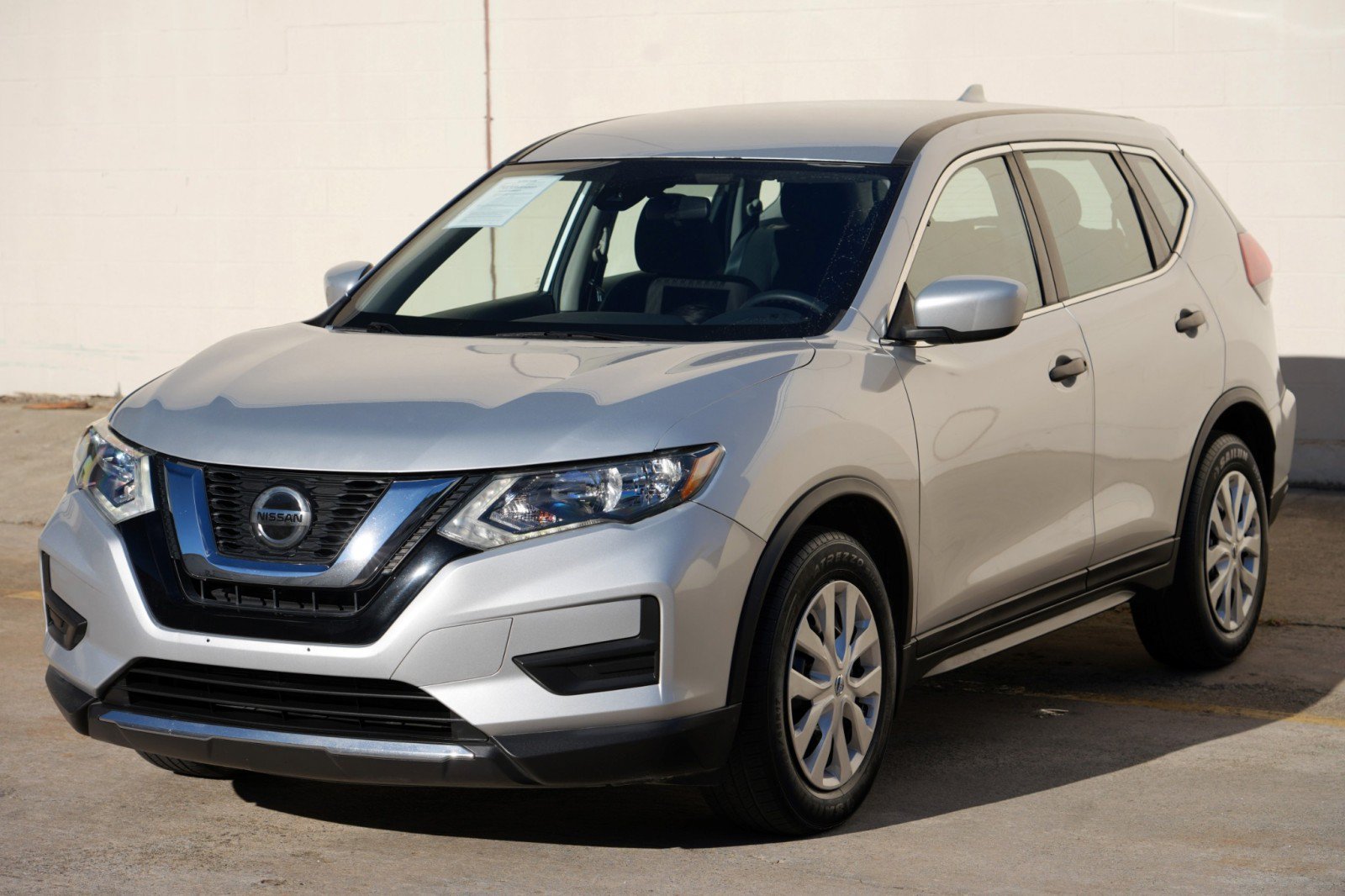 Used 2019 Nissan Rogue S FWD image 40