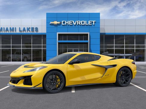 New 2027 Chevrolet Corvette ZR1 w/ ZR1 Carbon Fiber Aero Package RWD image 2