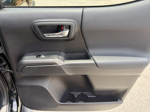 Used 2019 Toyota Tacoma TRD Off-Road AWD/4WD image 27