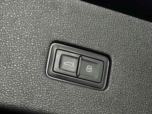 Used 2020 Audi Q8 Premium Plus w/ Premium Plus Package AWD/4WD image 35