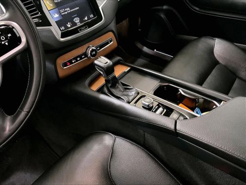 Used 2021 Volvo XC90 T6 Momentum w/ Advanced Package image 21