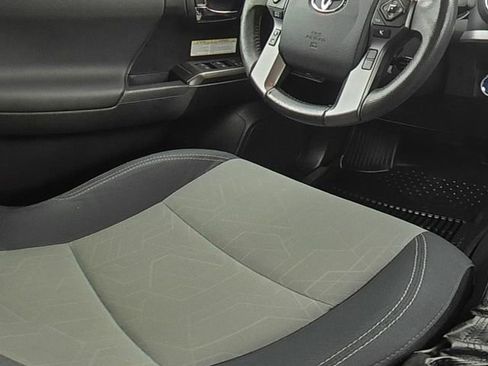 Used 2020 Toyota Tacoma TRD Off-Road image 22