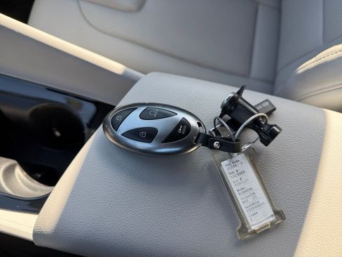 Used 2025 Hyundai Elantra Limited image 21