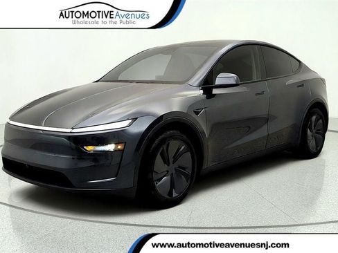 Used 2026 Tesla Model Y Long Range AWD/4WD image 1