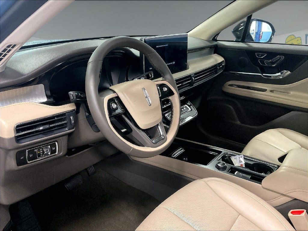Used 2023 Lincoln Corsair AWD w/ Equipment Group 101A image 8
