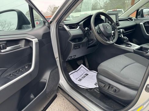 Used 2021 Toyota RAV4 XLE image 13