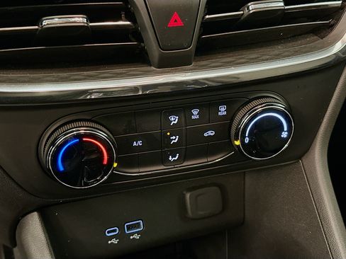 Used 2025 Buick Encore GX Preferred image 24