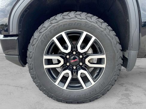 Used 2023 GMC Sierra 1500 AT4 w/ Technology Package AWD/4WD image 13