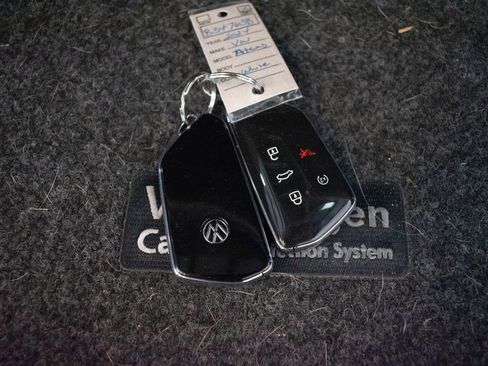 Used 2024 Volkswagen Atlas SEL Premium R-Line AWD/4WD image 28