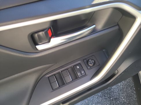 Used 2025 Toyota RAV4 XLE AWD/4WD image 19