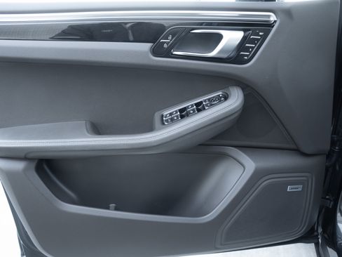 Used 2019 Porsche Macan S image 20