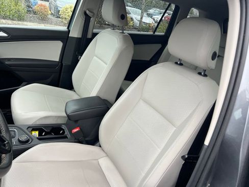 Used 2021 Volkswagen Tiguan SE image 14