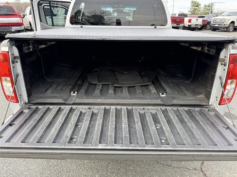 Used 2012 Nissan Frontier SV w/ SV Premium Utility Pkg AWD/4WD image 16