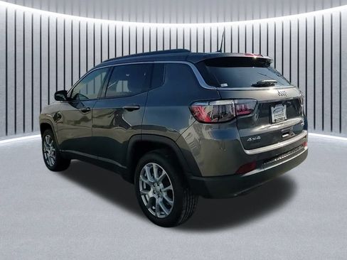Used 2023 Jeep Compass Latitude AWD/4WD image 14