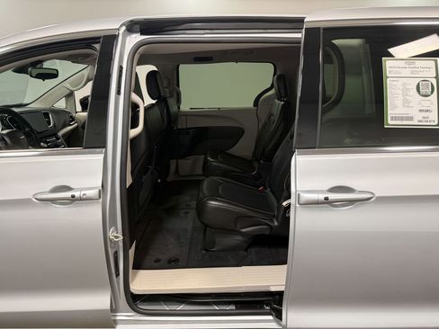 Used 2024 Chrysler Pacifica Touring-L image 47