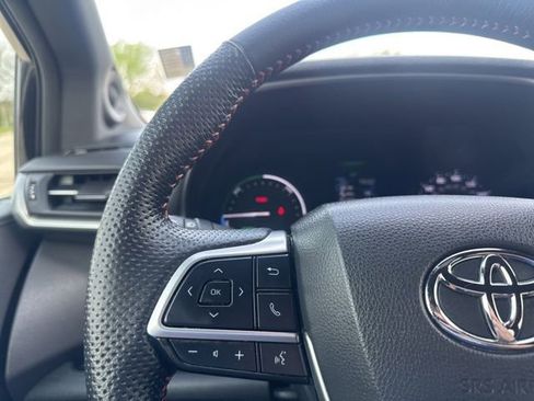 Used 2023 Toyota Sienna XSE w/ XSE Plus Package image 17
