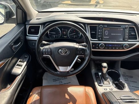 Used 2018 Toyota Highlander Limited AWD/4WD image 28