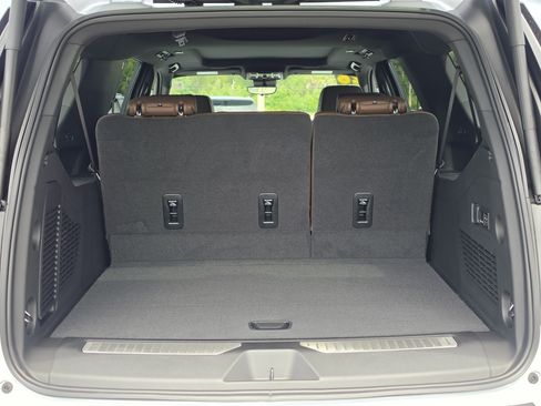 New 2026 Chevrolet Suburban High Country RWD image 15