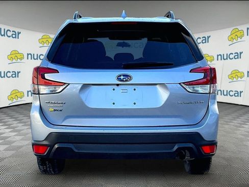 Used 2023 Subaru Forester Premium image 5