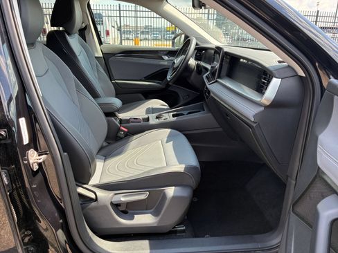 Used 2026 Volkswagen Tiguan SE AWD/4WD image 33