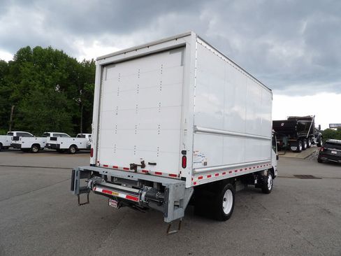 Used 2020 Isuzu NPR RWD image 7