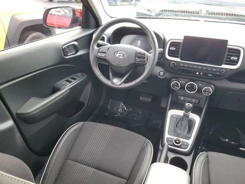 Certified 2025 Hyundai Venue Limited FWD image 22