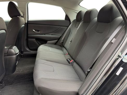 Used 2025 Hyundai Elantra SE w/ Cargo Package FWD image 19