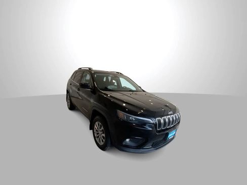Used 2019 Jeep Cherokee Latitude Plus AWD/4WD image 2