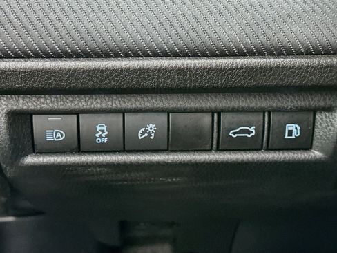 Used 2025 Toyota Camry SE FWD image 17