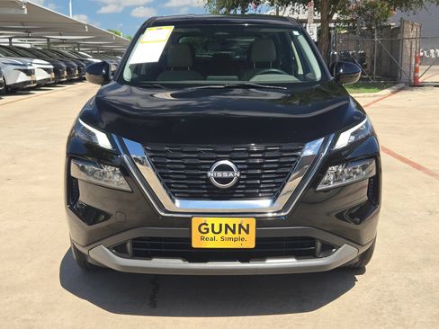 Used 2023 Nissan Rogue SV FWD image 2