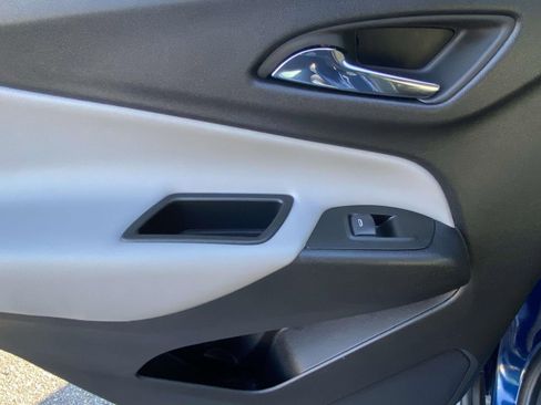 Used 2022 Chevrolet Equinox LS image 13