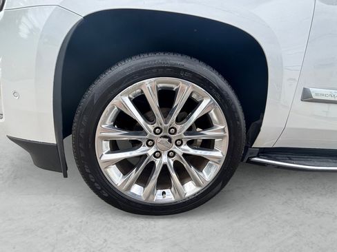 Used 2019 Cadillac Escalade Luxury image 24