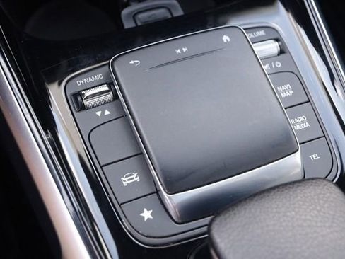 Used 2023 Mercedes-Benz GLB 250 4MATIC w/ Premium Package image 22