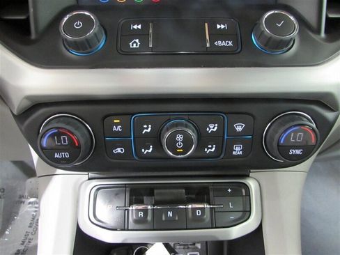 Used 2023 GMC Acadia SLT image 78