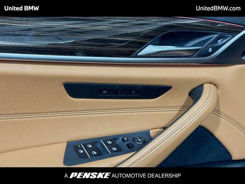 Used 2021 BMW 540i w/ M Sport Package image 3