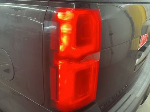 Used 2019 Chevrolet Suburban Premier image 18