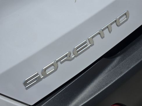 Used 2023 Kia Sorento LX FWD image 10