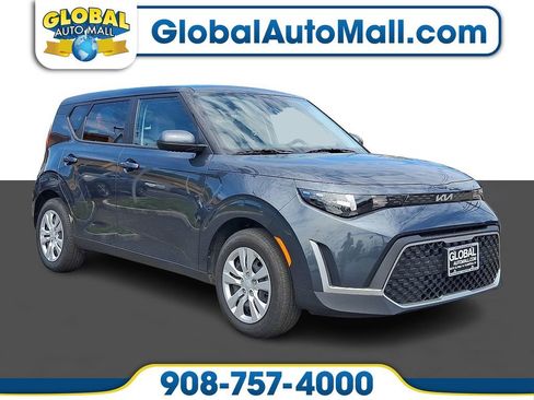 Used 2025 Kia Soul LX FWD image 1