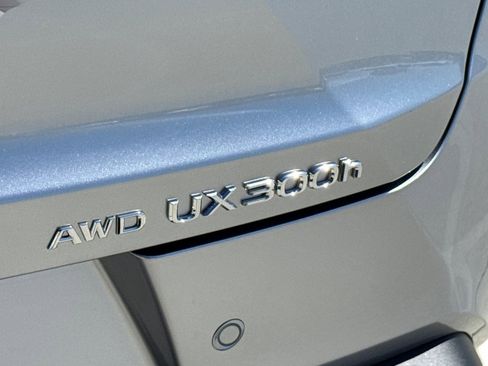 New 2026 Lexus UX 300h AWD image 18