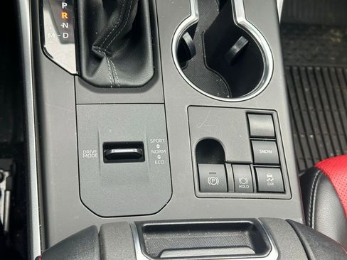 Used 2023 Toyota Highlander XSE FWD image 16